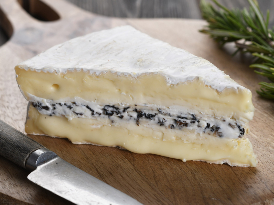 Brie au lait cru à la Truffe 